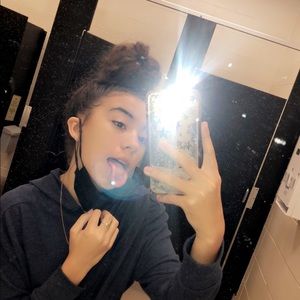 Meet your Posher, Julia